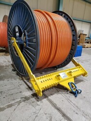 CABLE ROLL LIFTING DEVICE